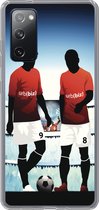 Geschikt voor Samsung Galaxy S20 FE hoesje - Een illustratie van twee voetballers in een stadion - Jongens - Meiden - Kids - Siliconen Telefoonhoesje