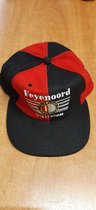 feyenoord pet cap  rood / zwart met logo one size fits all met klittenband sluiting