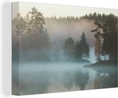 Canvas Schilderij Mist boven het water van Noorwegen in Scandinavië - 120x80 cm - Wanddecoratie