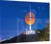 De N Tower op de Namsan berg bij volle maan in Seoul - Foto op Plexiglas - 60 x 40 cm