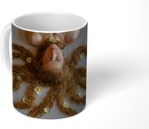 Mok - Vrouw op bed met octopusvormig haar - 350 ML - Beker