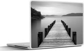 Laptop sticker - 11.6 inch - Uitzicht vanaf een houten steiger op het Loch Lomond in Schotland - zwart wit - 30x21cm - Laptopstickers - Laptop skin - Cover