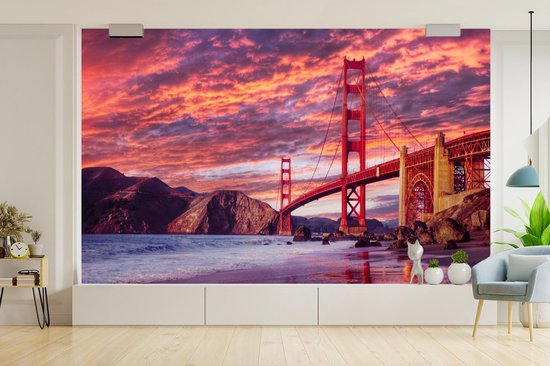 Papier peint photo vinyle - Le pont du Golden Gate avec un beau ciel violet largeur 385 cm x hauteur 240 cm - Tirage photo sur papier peint (disponible en 7 tailles)