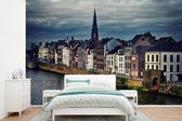 Behang - Fotobehang Skyline - Huis - Maastricht - Breedte 420 cm x hoogte 280 cm