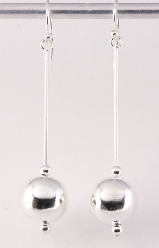 Lange fijne zilveren oorbellen met hoogglans bolletjes