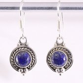 Fijne bewerkte zilveren oorbellen met lapis lazuli