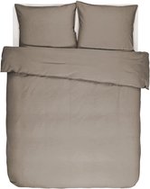 Dekbedovertrek Iris effen Taupe Stone Washed, Lits-jumeaux (240x220 cm) incl. 2 kussenslopen. 100% zacht katoen. Ook verkrijgbaar in de kleuren Blauw, Groen en Grijs. Zoek voor mee