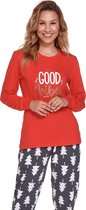 Doctor Nap Katoenen Pyjama Dames Volwassenen | Lange Mouw Lange Broek | Winter Pyama Dames Volwassenen | Matching Gezin Pyjama | Kerst Pyjama | Good Vibes Spruce Red PM.4312 M