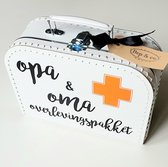 Kinderkoffertje van Bep&co: opa en oma koffertje kruis -overlevingspakket -aankondiging zwangerschap -bekend maken