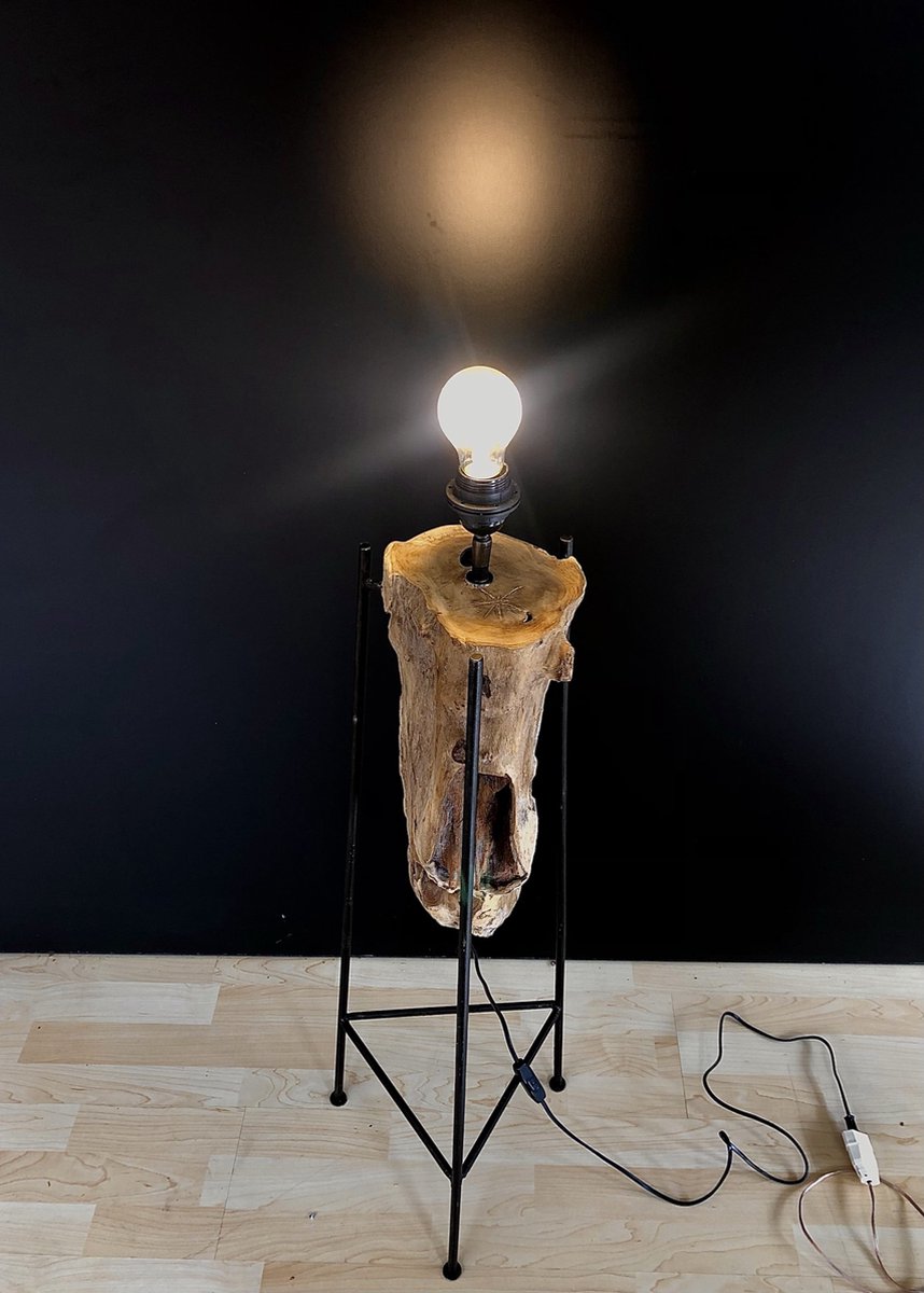 Lamp Display Rama 90 cm hoog - staande vloerlamp - lamp industrieel - handgemaakt - industriestijl - landelijk - verlichting voor binnen - voor uw interieur - metaal - tropisch gedroogd hout - interieurdecoratie - woonaccessoire - cadeau - geschenk
