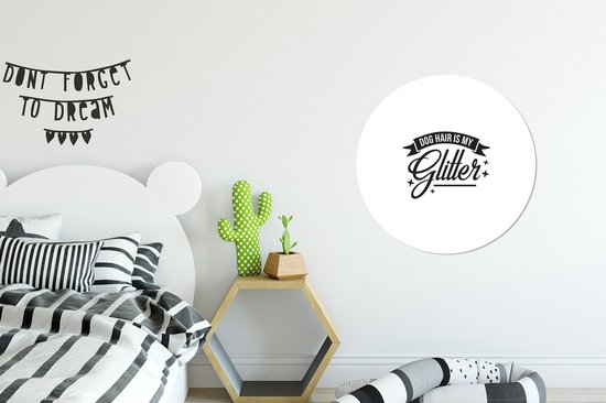 Citation Les hair de chien sont mes paillettes sur fond blanc Assiette en plastique cercle mural ⌀ 60 cm - impression photo sur cercle mural / cercle vivant (décoration murale)