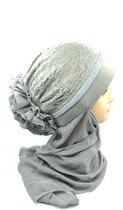 Elegante licht grijse hoofddoek, Mooie hijab.