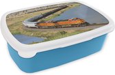 Broodtrommel Blauw - Lunchbox - Brooddoos - Een oranje gekleurde trein - 18x12x6 cm - Kinderen - Jongen