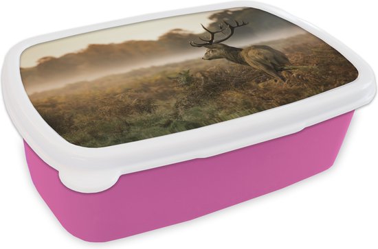 Boîte à pain rose avec un cerf dans une forêt brumeuse, 18x12x6 cm.