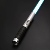 The Common Star Wars Lightsaber - Dueling Saber - Cosplay - 12 Kleuren Licht - Draadloos en Oplaadbaar - Metalen Handvat - Zilver