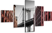 Schilderij -  Manhattan Bridge zicht vanuit Washington Street, Premium Print
