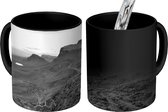 Magische Mok - Foto op Warmte Mok - Zonsondergang Quiraing - zwart wit - 350 ML
