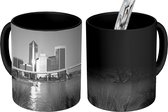 Magische Mok - Foto op Warmte Mok - De skyline van het Noord-Amerikaanse Jacksonville - zwart wit - 350 ML