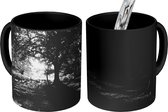 Magische Mok - Foto op Warmte Mok - Panorama van het Nationaal park New Forest in Engeland - zwart wit - 350 ML