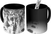 Magische Mok - Foto op Warmte Mok - Meerdere van glas gemaakte iglo's - zwart wit - 350 ML