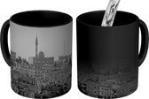 Magische Mok - Foto op Warmte Mok - Paarse tinten over de stad Amman - zwart wit - 350 ML