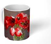 Mok - Verwelkte en vervaagde rode tulpen - 350 ML - Beker