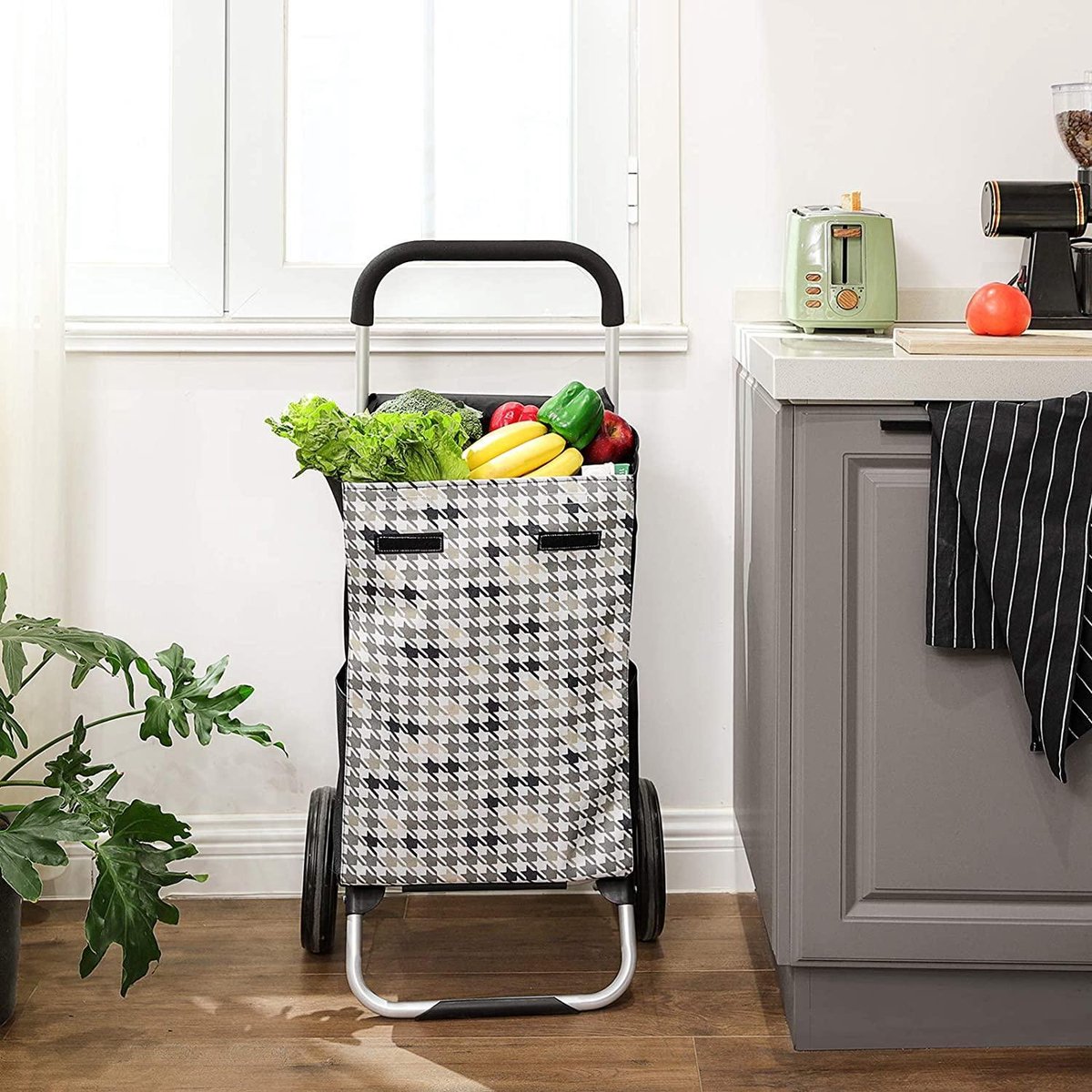 SONGMICS Wasmand 4 vakken, wasverzamelaar, kledingstandaard op wielen, wasmand, waswagen, waszak, afneembaar, belastbaar, wielen met rem, 4 x 50 liter, zwart RLS44B SONGMICS Wasmand 4 vakken, wasverzamelaar, kledingstandaard op wielen, wasmand, waswagen, waszak, afneembaar, belastbaar, wielen met rem, 4 x 50 liter, zwart RLS44B