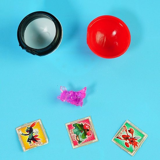 Thumbnail van een extra afbeelding van het spel 36 pokeball met random figuur + 2 stickers in de bal geschikt voor pokemon liefhebbers - bal - pokebal - pokéball - ball - bal met figuur