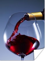 Poster Rode wijn wordt gegoten in glas - 60x80 cm