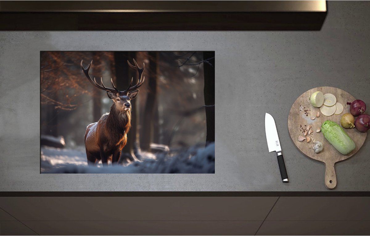 Inductieplaat Beschermer - Besneeuwt hert in een bos in de winter - 71x50 cm - 2 mm Dik - Inductie Beschermer - Bescherming Inductiekookplaat - Kookplaat Beschermer van Zwart Vinyl
