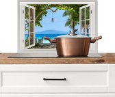 Spatscherm keuken 60x40 cm - Kookplaat achterwand Doorkijk - Boom - Zee - Palmboom - Heuvels - Strand - Blauw - Muurbeschermer - Spatwand fornuis - Hoogwaardig aluminium
