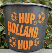 EK / WK Voetbal cadeau emmer - Nederland - EK of WK juich emmer Hup Holland Hup - Bierkoeler - Bucket Oranje - auto wassen - Vaderdag - cadeau -Kado - Verjaardag - Feest - Partij - Partijtje - Feesten - Schoonmaken - Vieren - Feestelijk - Tuinieren