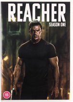 Voorkant DVD-hoes van Reacher Seizoen 1. Alan Ritchson als Jack Reacher met donker shirt.