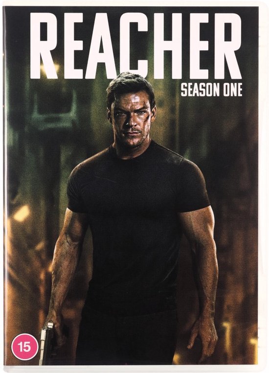 Voorkant DVD-hoes van Reacher Seizoen 1. Alan Ritchson als Jack Reacher met donker shirt.