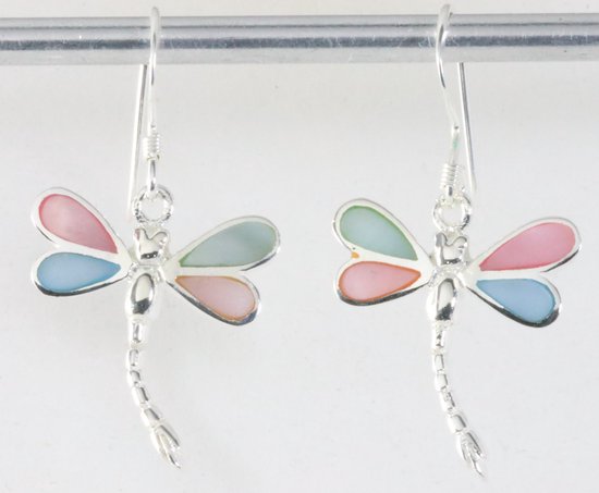 Zilveren libelle oorbellen met blauwe en roze parelmoer