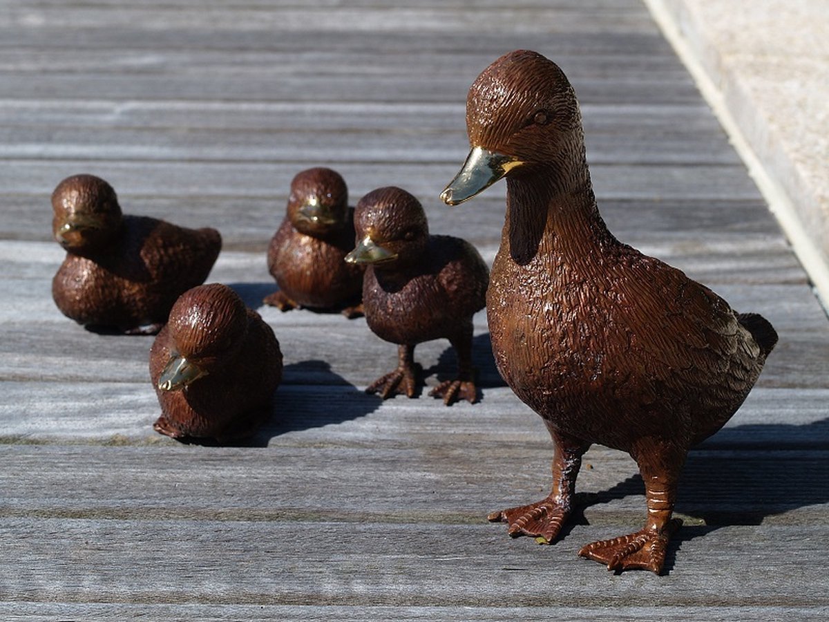 Tuinbeeld - bronzen beeld - Eend met kleintjes - Bronzartes - 19 cm hoog
