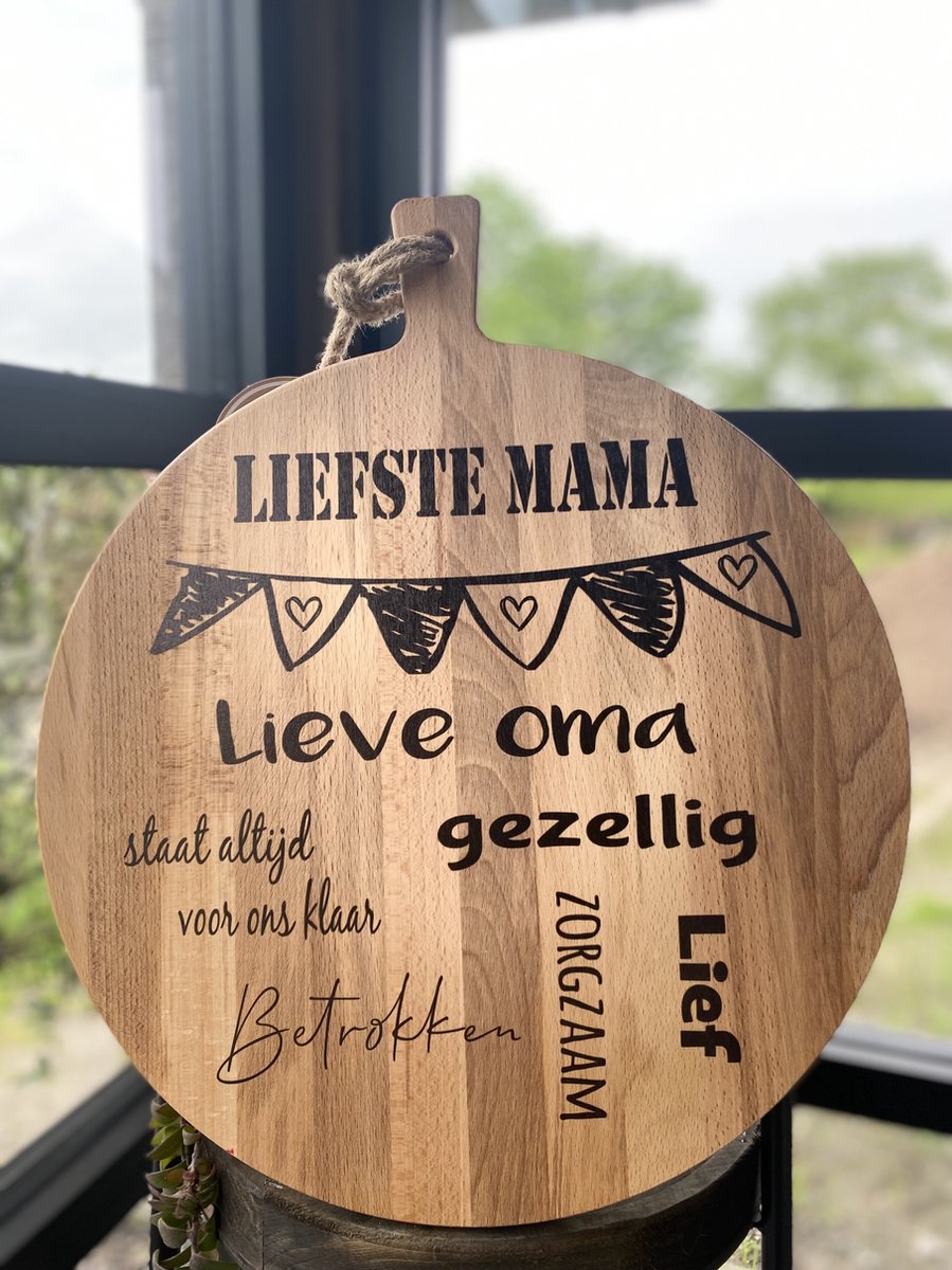 Creaties van Hier - Serveerplank rond - Moederdag cadeautje - liefste mama - oma - 30 cm - Hout