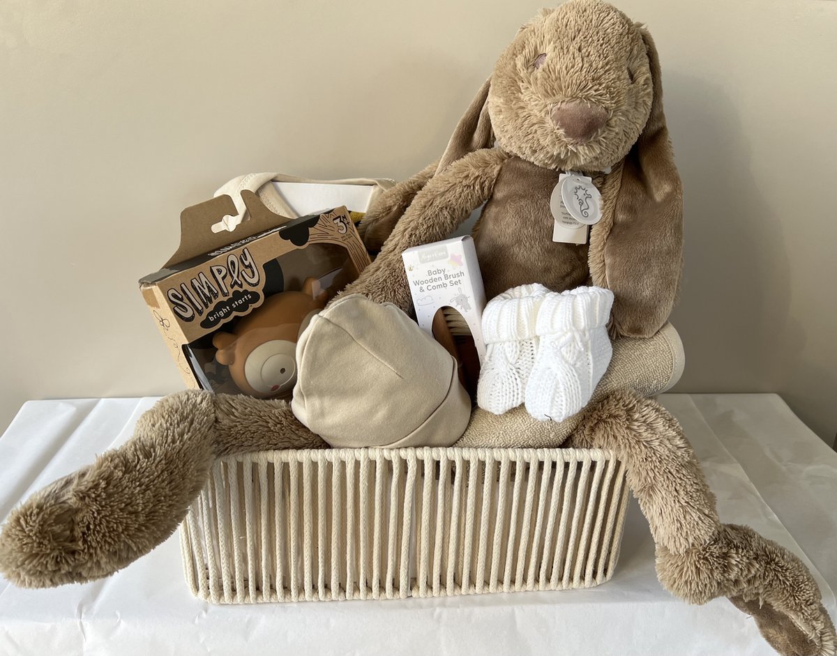 Goedkoopste Kraampakket babycadeau L | Happy horse | geboorte | babyshower | knuffel konijn | romper mutsje slab | zand | bijtring | borstel en kam