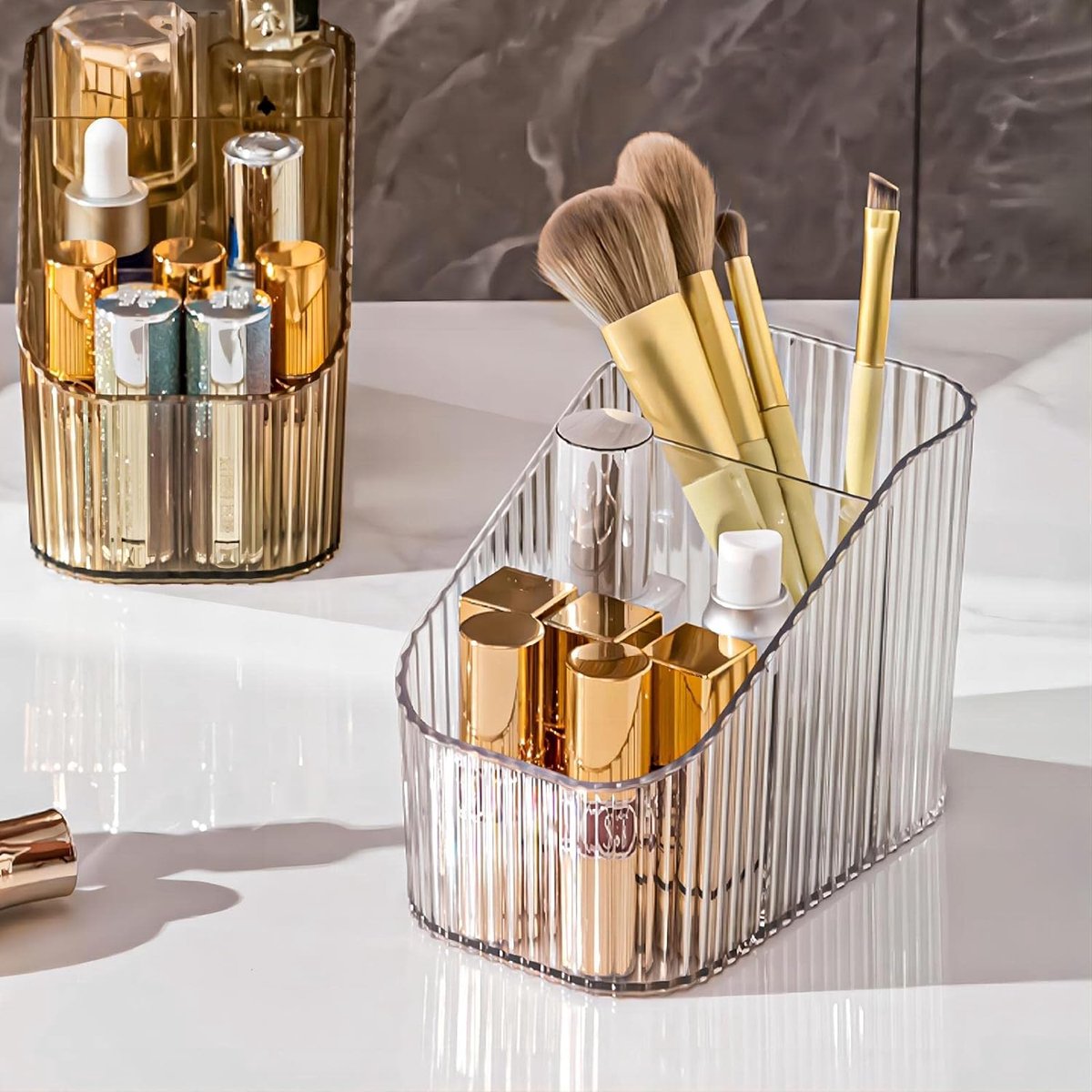Make-up organizer cosmetische organizer met 3 compartimenten acryl cosmetische opberger met grote capaciteit kaptafel organizer voor penselen eyeliners lippenstift en huidverzorging (transparant S)