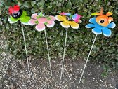 Metalen deco tuinstekers " Insecten op bloem en veer " - Set van 4 stuks - meerkleurig - hoogte 60 x 15 x 1 cm - Tuinaccessoires - Tuindecoratie – Tuinstekers