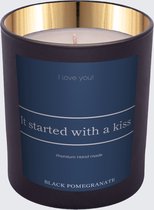 Kaars met Etiket: It started with a kiss... - Origineel Cadeau voor Huwelijkspaar - makeyour.com - Premium Kaars - makeyour.com