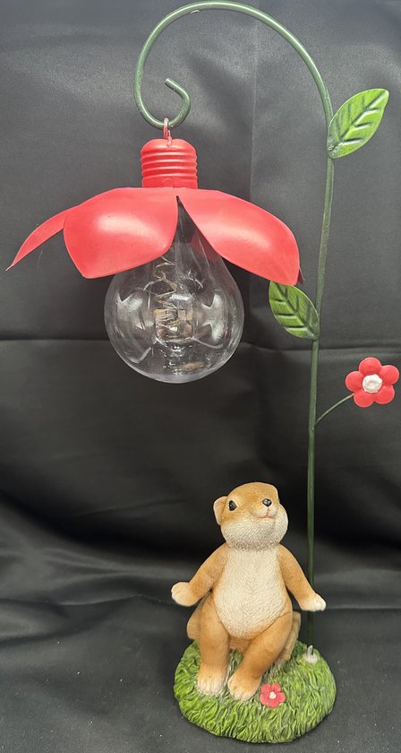 Polyresin (tuin)dier met lantaarn en solar bloem - konijn op bankje - metalen bloem + kunststof bulb - Hoogte 36 x 23 x 9 cm - Tuinaccessoires - Tuindecoratie