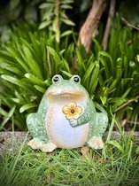 Kikker zittend met bloem groen keramiek 14 cm hoog - frog - keramiek - decoratiefiguur - interieur - accessoire - voor binnen en buiten - cadeau - geschenk - tuinfiguur - tuinbeeldje - tuindecoratie