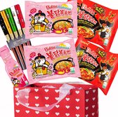 Samyang Buldak Carbonara Ramen - Samyang Buldak Carbonara Saus - Geschenkverpakking - Korean Samyang Noodle Giftset - Chopsticks Lucky Cat 5 pairs - Verjaardagcadeau - Kerstgeschenk - Relatiegeschenkset
