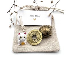 Zakje Geluk - Maneki Neko -lucky cat-kat-cadeau man/vrouw-geluksbrenger-reizen-nieuwe baan-nieuw huis-geschenk-gift-fesstdagen