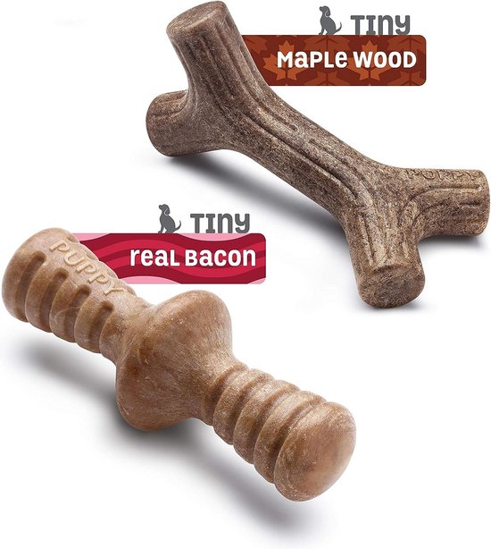 Benebone Maplestick en Zaggler naast elkaar met labels 'Tiny Maple Wood' en 'Tiny Real Bacon'.