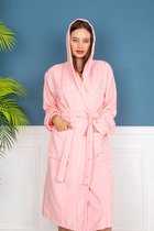 Lubna Home Luxe Badjas LARGE-MET CAPUCHON VAN ZACHTE VELOURSBADSTOF - LARGE-POEDER ROZE