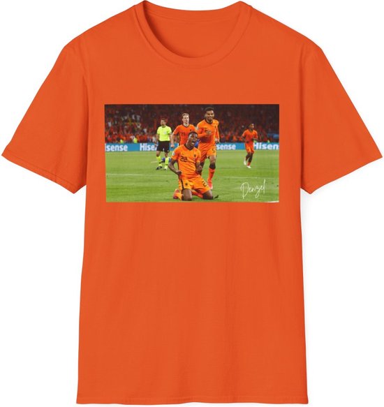 EK MERCH - Denzel Dumfries Overwinning - MAAT S (Maat S-2XL beschikbaar) - EK Voetbal 2024 - T shirts - Unisex T-shirt - Oranje shirts - Support Nederland met dit Voetbal shirt