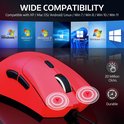 Rode gamingmuis met een cirkelvormige indicator bij de knoppen, compatibel met diverse besturingssystemen.
