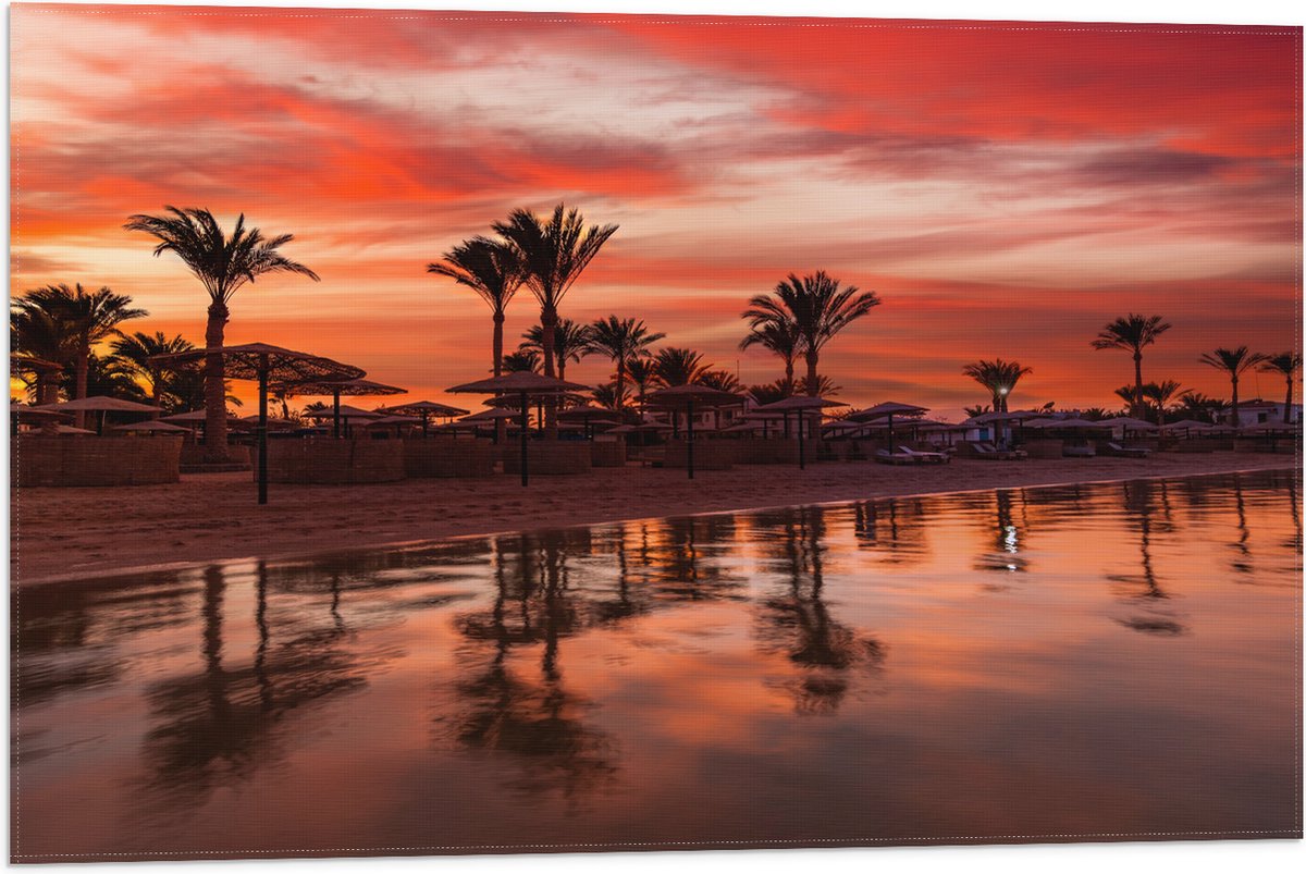 Vlag - Strand - Zee - Zonsondergang - Parasols - Palmbomen - 75x50 cm Foto op Polyester Vlag